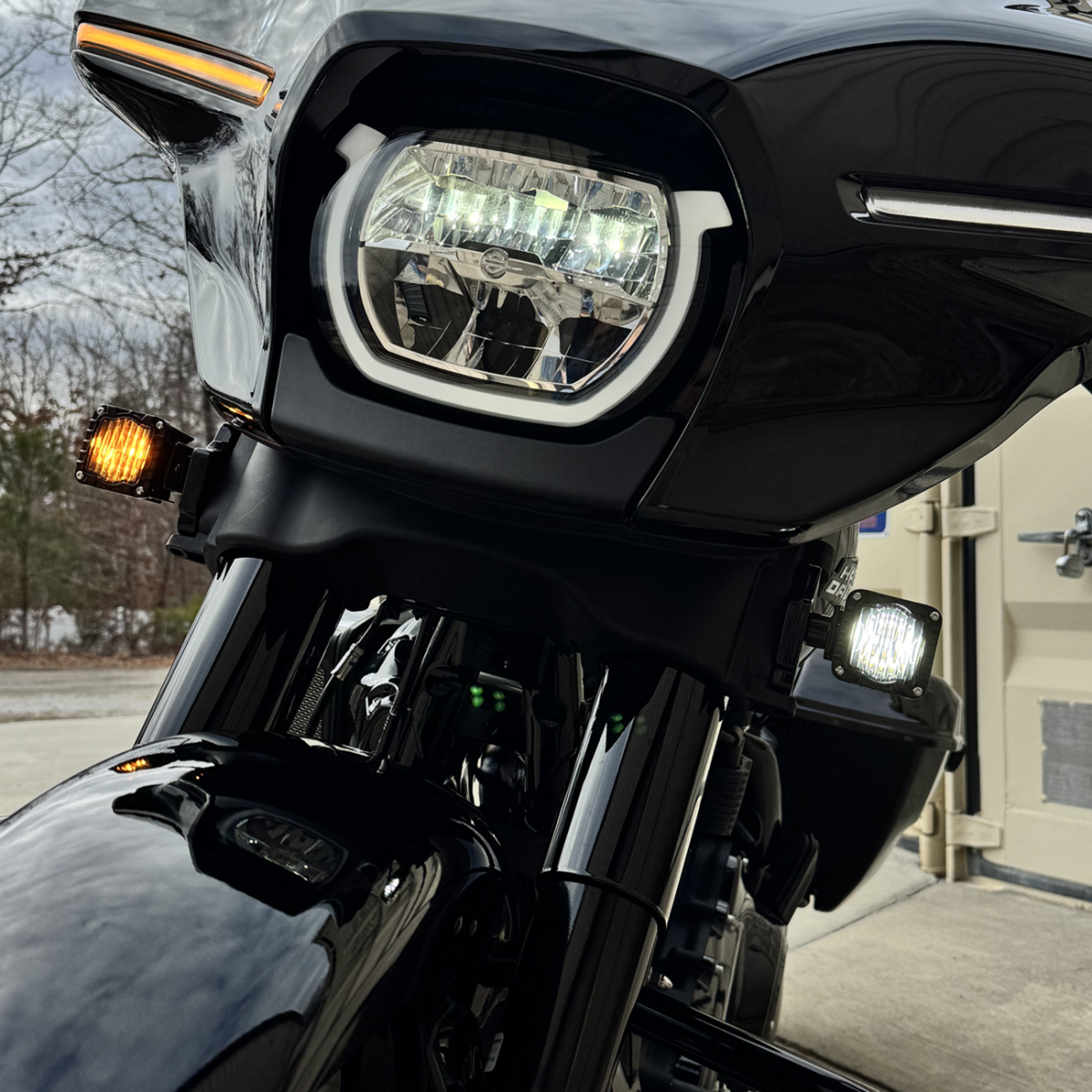 CUSTOM DYNAMICS - Shark Demon LED Turn Signals / '23-'25 Street Glide - Amber / White - View 2 - MetalCore Harley Supply