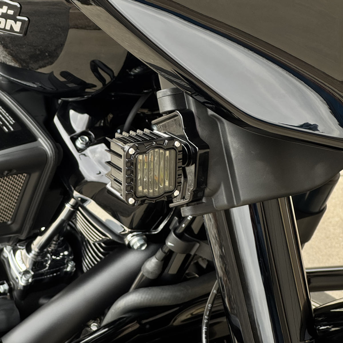 CUSTOM DYNAMICS - Shark Demon LED Turn Signals / '23-'25 Street Glide - Amber / White - View 3 - MetalCore Harley Supply