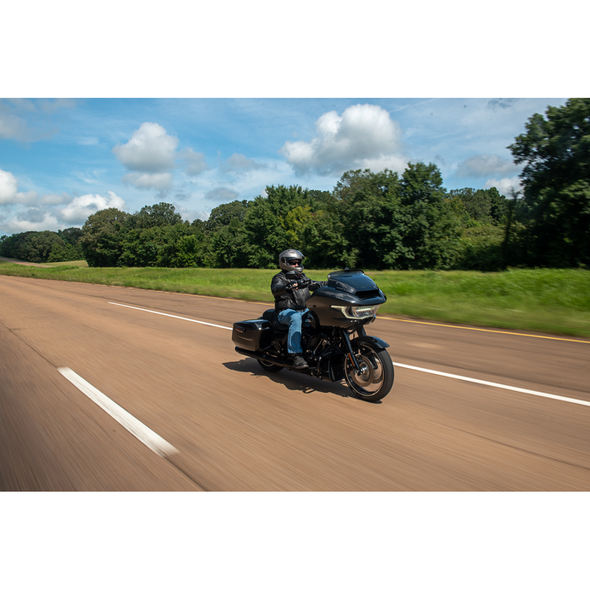 MEMPHIS SHADES - Spoiler Windshield - '24-'25 Road Glide - 3" - Dark black smoke - MetalCore Harley Supply - View 2