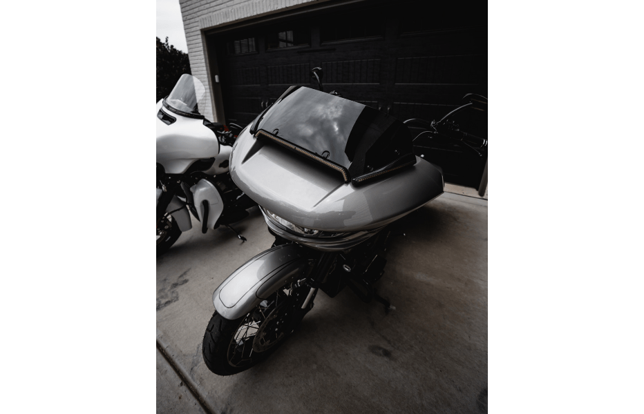 CUSTOM DYNAMICS - LED Windshield Trim with Turn Signals / '23 - '24 Bagger - Turn Signals w/ Running Lights - MetalCore Harley Supply