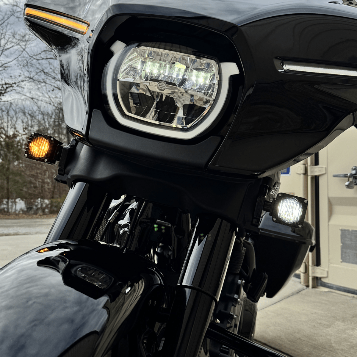 CUSTOM DYNAMICS - Shark Demon LED Turn Signals / '23-'25 Street Glide - Amber / White - View 2 - MetalCore Harley Supply