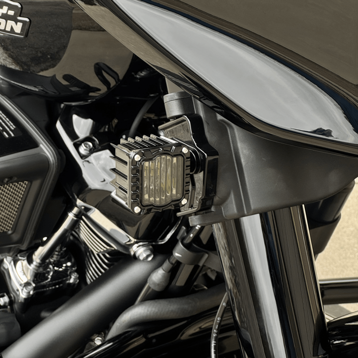 CUSTOM DYNAMICS - Shark Demon LED Turn Signals / '23-'25 Street Glide - Amber / White - View 3 - MetalCore Harley Supply
